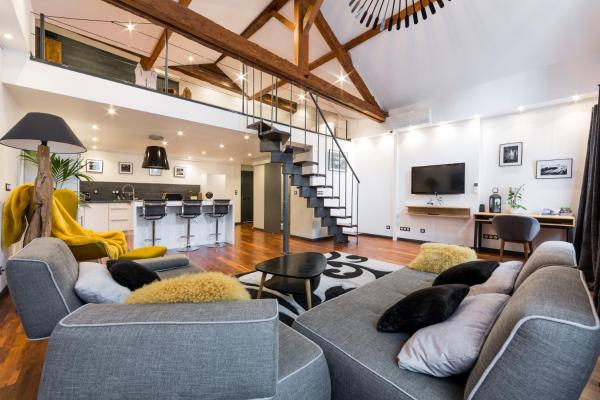 Les suites sainte claire, Annecy