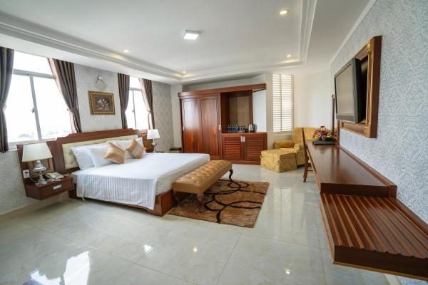 A la foto es mostra l'objecte Duc Long Gia Lai Hotels & Apartment situat a la ciutat de Plây Ku.
