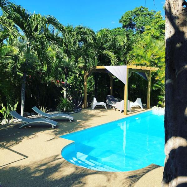 A la foto es mostra l'objecte Ti coin paradis situat a la ciutat de Anse-Bertrand.