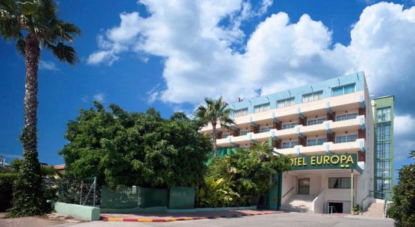 Na zdjęciu widoczny jest obiekt Hotel Europa położony w mieście Foyes Blanques.