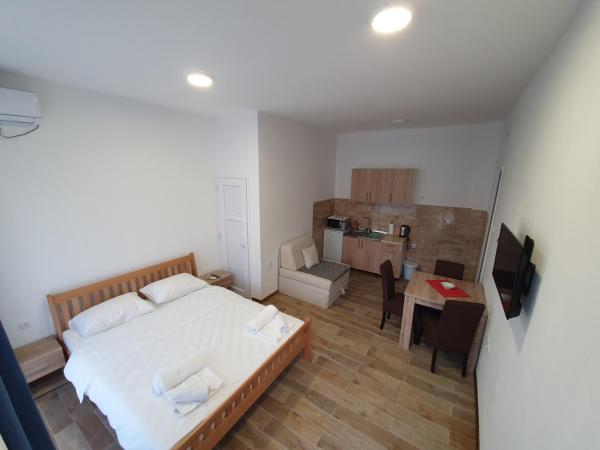 A la foto es mostra l'objecte Apartmani Stari Most situat a la ciutat de Trebinje.