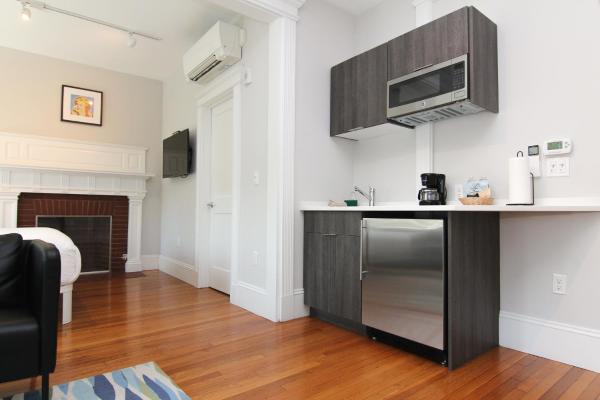 Foto 8: Large Studio w/ Queen AND Sofa Bed..#38