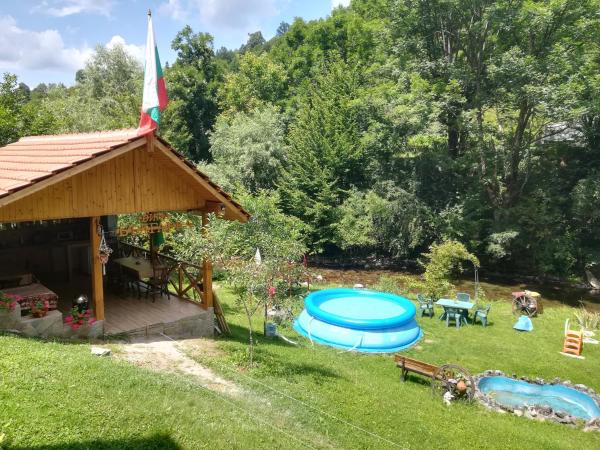 Na fotografii je vidět objekt Villa Bulgarka nacházející se ve městě Anton.