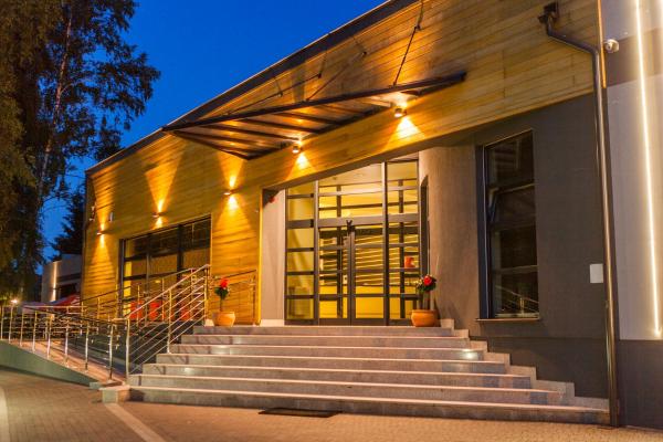 Na zdjęciu widoczny jest obiekt Hotel & Spa Polesie położony w mieście Bobryk.