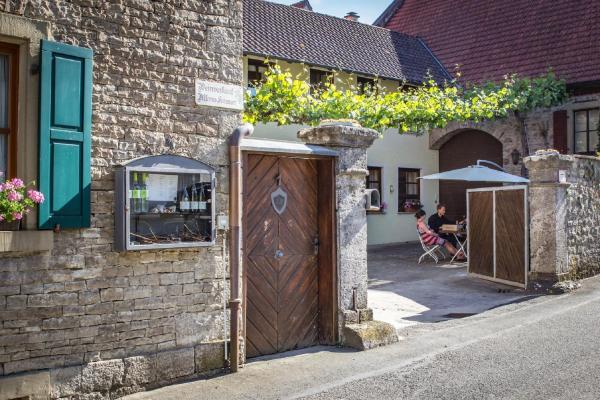 Nella foto è visibile l'oggetto Weingut Knauer situato nella città di Dettelbach.
