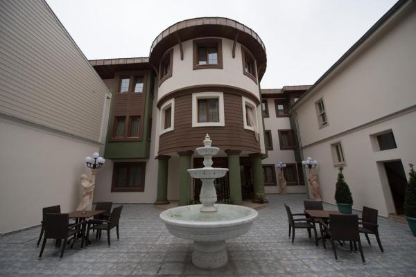 Na fotografii je vidět objekt Cesmeli Konak Hotel Silivri nacházející se ve městě Silivri.