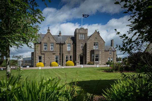A la foto es mostra l'objecte Carlogie House situat a la ciutat de Carnoustie.