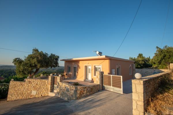 A la foto es mostra l'objecte Panorama Country Residence situat a la ciutat de Tzitzifés.