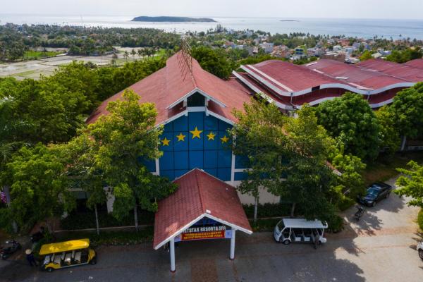 Kuvassa näkyy kohde Nui Thom Ecolodge, joka sijaitsee kaupungissa Phước Ðổng (1).