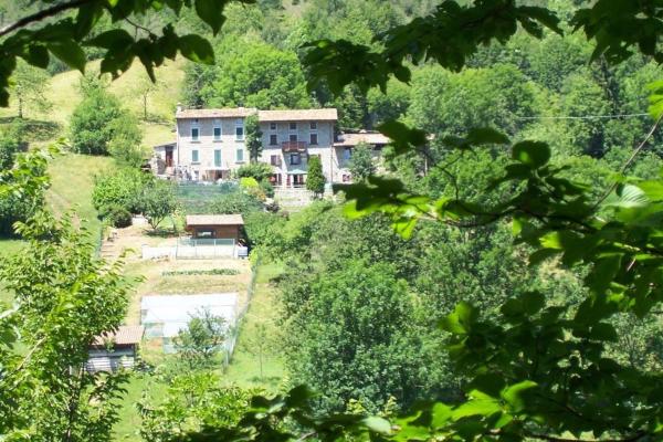 Na fotografii je vidět objekt La Casina nella Valle nacházející se ve městě Cornalba.