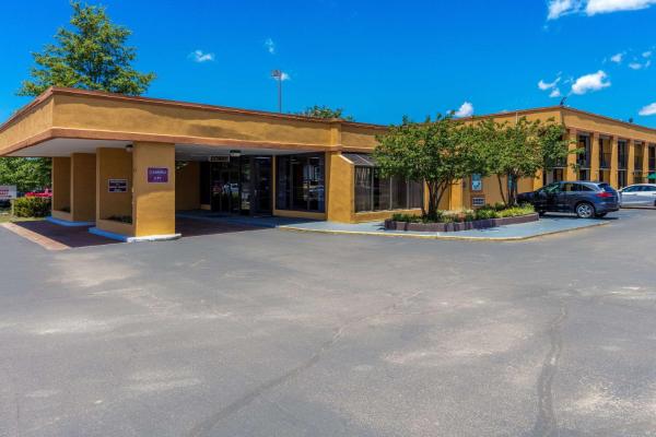 A la foto es mostra l'objecte Quality Inn situat a la ciutat de Starkville.