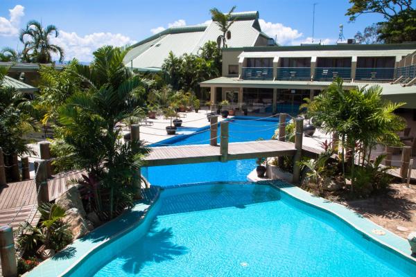 A la foto es mostra l'objecte Gateway Hotel situat a la ciutat de Loloata Island.
