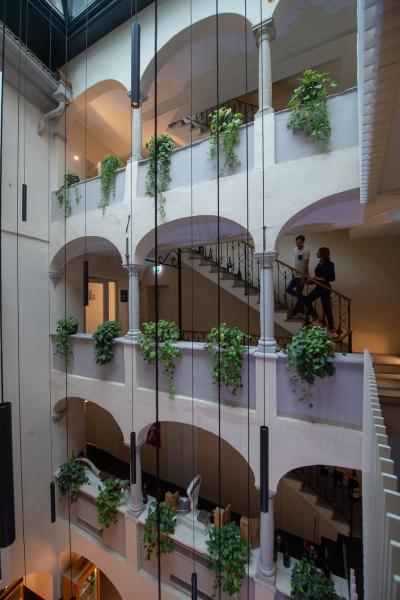写真にはルガノ市にあるHotel Gabbaniが写っています。