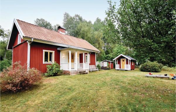 Na zdjęciu widoczny jest obiekt Lovely Home In Älgarås With Kitchen położony w mieście Hallerud.