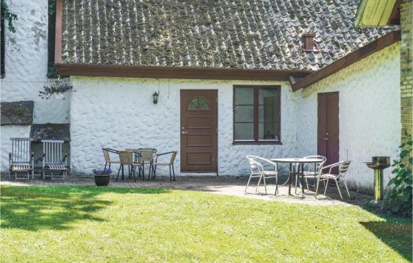 På billedet ses objektet Three-Bedroom Holiday Home In Tomelilla beliggende i byen Köpingebro.