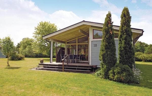 The photo shows the Holiday Home Gärsnäs Xciv located in the city of Skräddaröd.