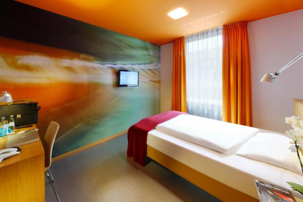 A la foto es mostra l'objecte Hotel Königstein situat a la ciutat de Munic.
