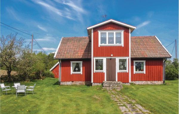 Op de foto is het object Three-Bedroom Holiday Home In Stromsnasbruk te zien, gelegen in de stad Hässlehult.