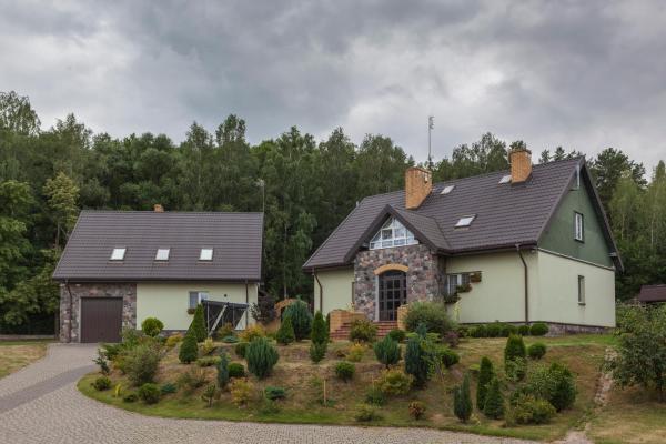 Na zdjęciu widoczny jest obiekt Wypoczynek nad Wigrami położony w mieście Piertanie.