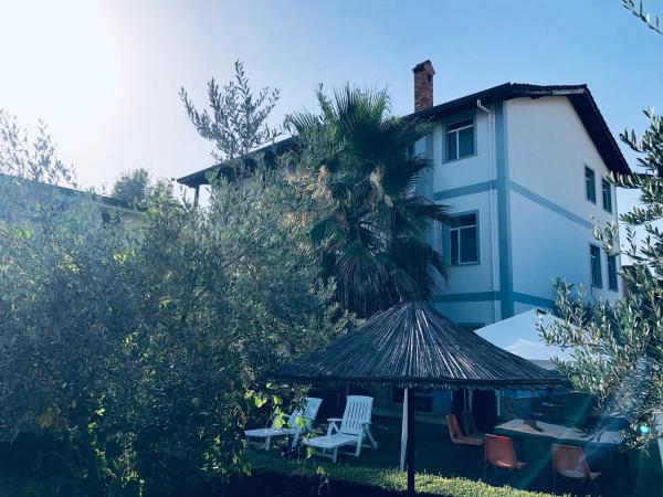 Na fotografii je vidět objekt Villa Dede Nikolla nacházející se ve městě Durrës.