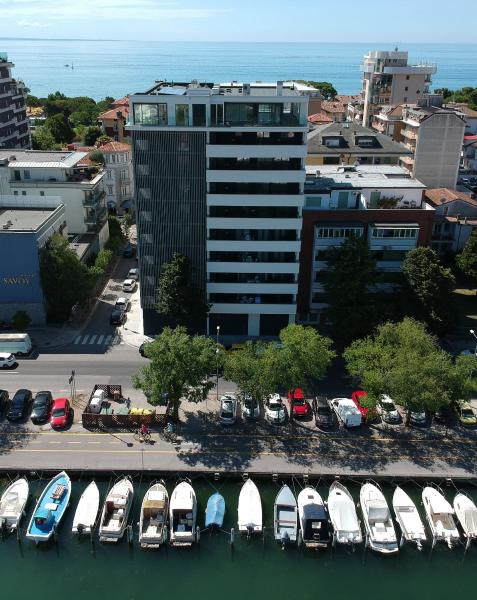 A la foto es mostra l'objecte Aparthotel Miramare situat a la ciutat de Grado.