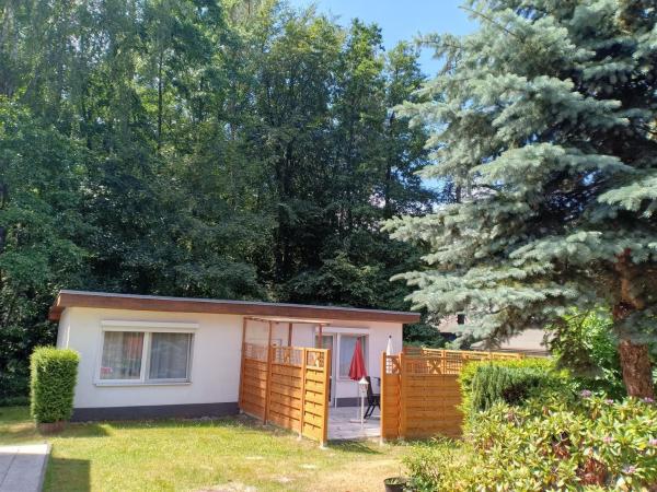 Nella foto è visibile l'oggetto Dünenhaus - Bungalow groß - zum Strand 50m situato nella città di Ueckeritz.