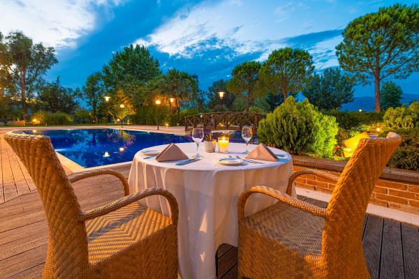 Na zdjęciu widoczny jest obiekt Hotel Vyzantino położony w mieście Rizovoúnion.