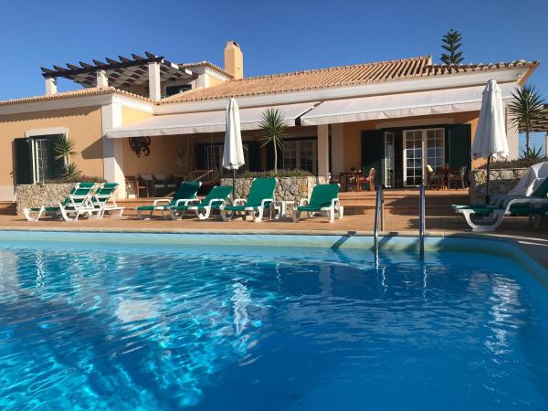 写真にはセトゥーバル市にあるCasal das Oliveirasが写っています。