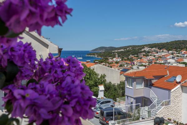 A la foto es mostra l'objecte Apartments Sanja situat a la ciutat de Hvar.