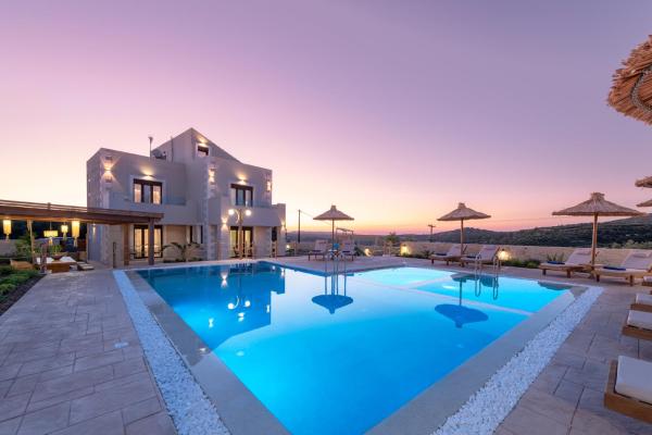 På billedet ses objektet Ivoni Villa, an Iconic Summer Retreat, By ThinkVilla beliggende i byen Perama.