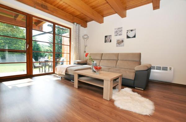 På billedet ses objektet Apartmán U Sikorek beliggende i byen Říčky.