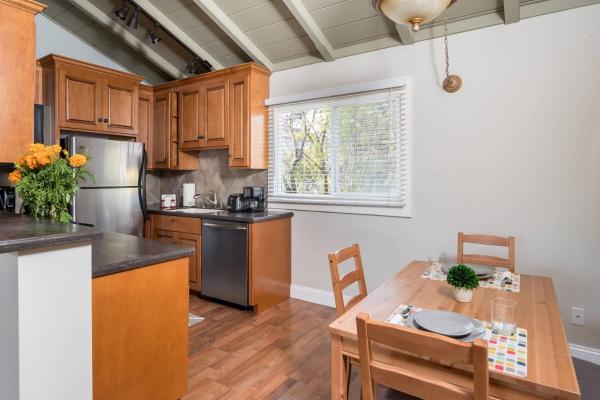 Φωτογραφία 8: Spacious, Soaring Ceilings, Near Downtown MV, GOOG