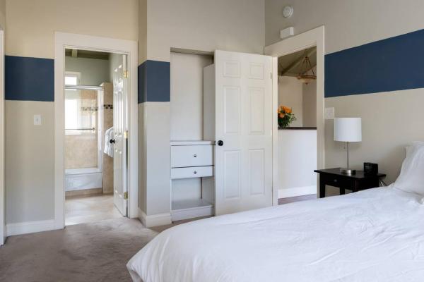 Φωτογραφία 4: Spacious, Soaring Ceilings, Near Downtown MV, GOOG