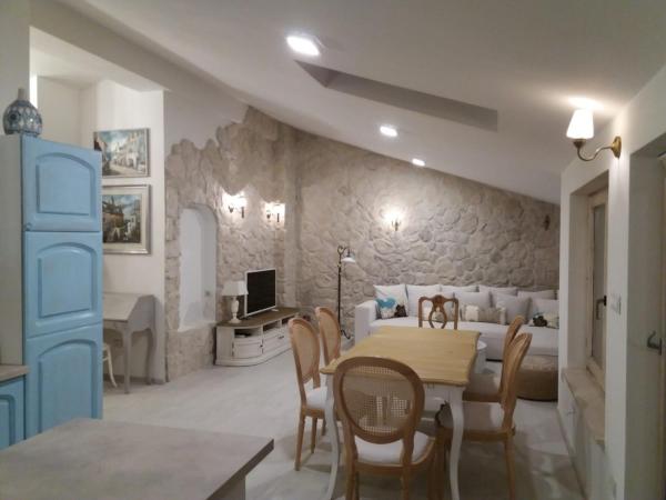 A la foto es mostra l'objecte Ad stellam maris situat a la ciutat de Poreč.
