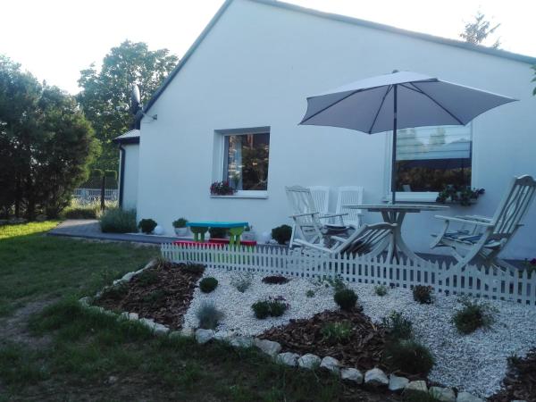 A la foto es mostra l'objecte Dom Zaufanie situat a la ciutat de Ostrów Warcki.