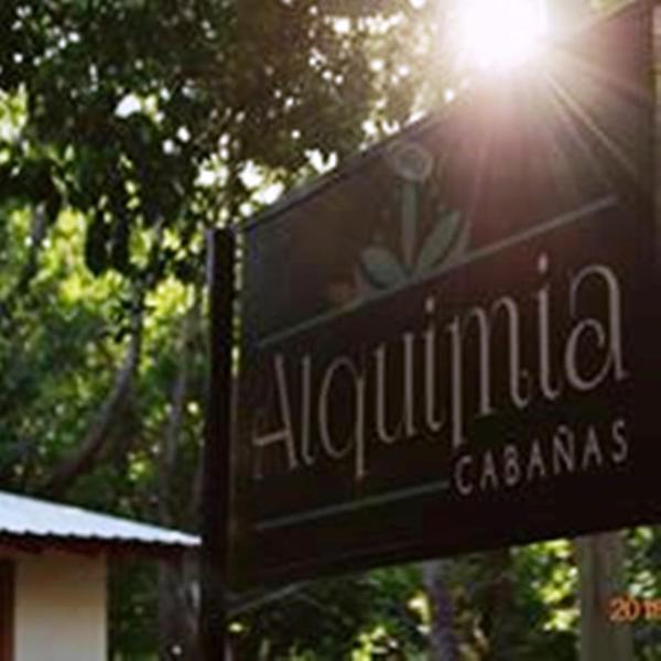 A la foto es mostra l'objecte Alquimia Cabañas situat a la ciutat de Carpintería.