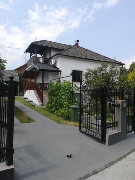 Na zdjęciu widoczny jest obiekt Holiday Home położony w mieście Odra.