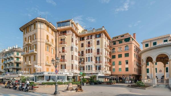 Na fotografii je vidět objekt Miramare Hotel nacházející se ve městě Rapallo.