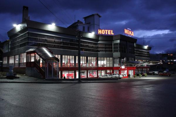 På bilden syns objektet Meka Hotel som ligger i staden Dragash.