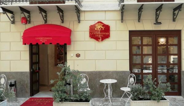 På billedet ses objektet La Serenissima Hotel beliggende i byen Palermo.