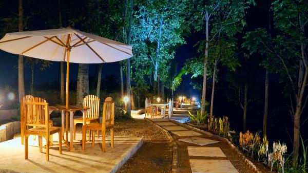 The photo shows the Vanilla Garden located in the city of Tetebatu.