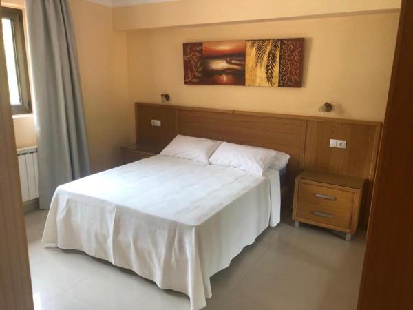 A la foto es mostra l'objecte hotel la Ribera situat a la ciutat de Llovio.