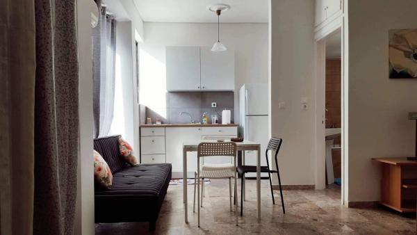 A la foto es mostra l'objecte Sunny Room situat a la ciutat de Kalamata.