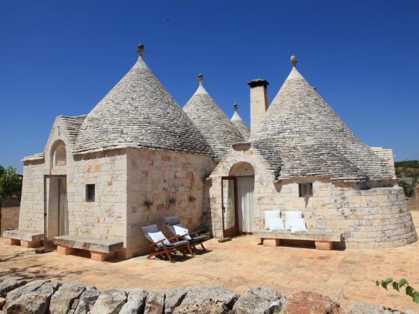 Auf dem Foto ist das Objekt Pietraluce in der Stadt Alberobello zu sehen.