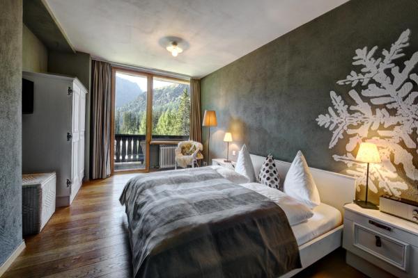 På bilden syns objektet Hotel Seehof-Arosa som ligger i staden Arosa.