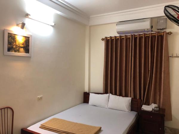 Na zdjęciu widoczny jest obiekt V A Motel położony w mieście Dực Liễn.