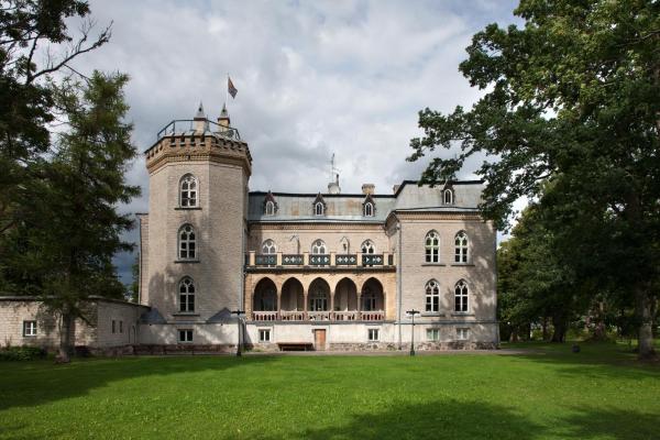 写真にはPihali市にあるLaitse castleが写っています。