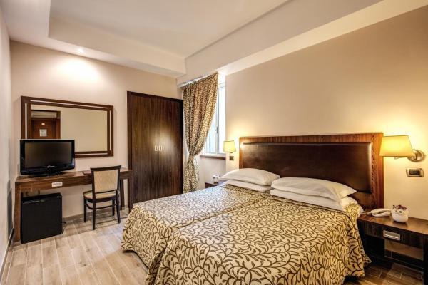 Op de foto is het object Hotel Villafranca te zien, gelegen in de stad Rome.