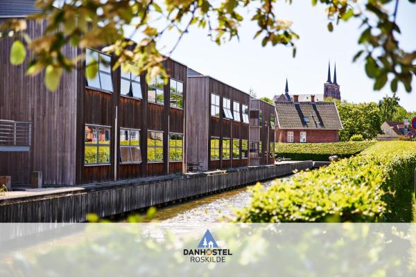 Auf dem Foto ist das Objekt Roskilde Danhostel in der Stadt Veddelev zu sehen.