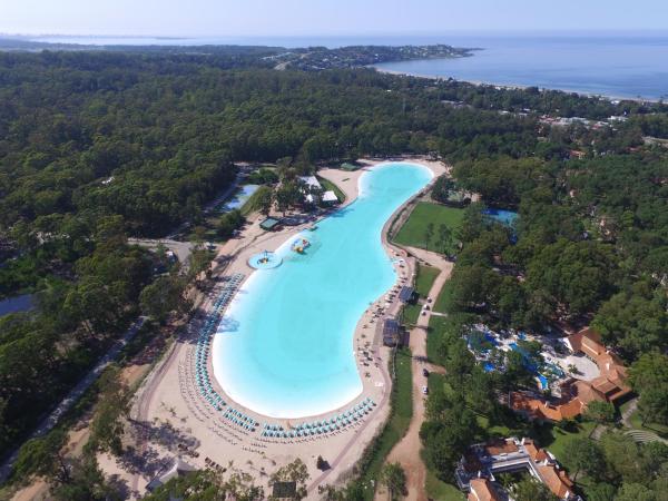 写真にはプンタ・デル・エステ市にあるSolanas Gardens View & Crystal Beachが写っています。